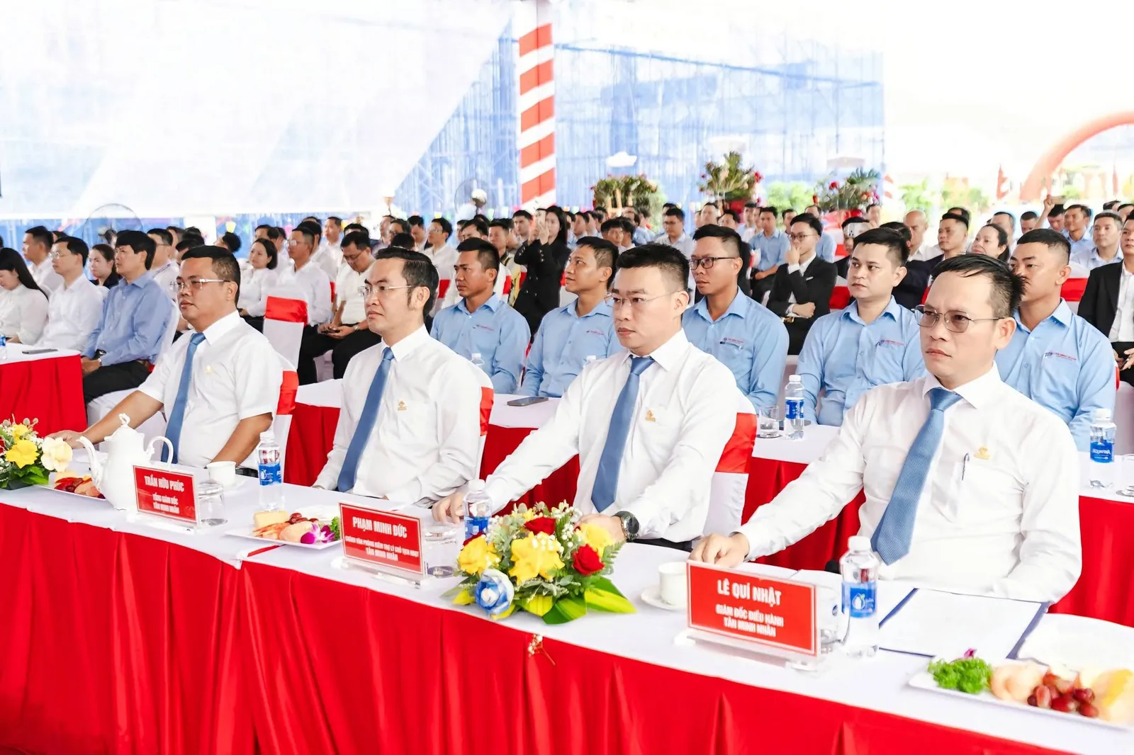 Bàn đại biểu tại lễ khởi công phần thân The Charm Charmora City