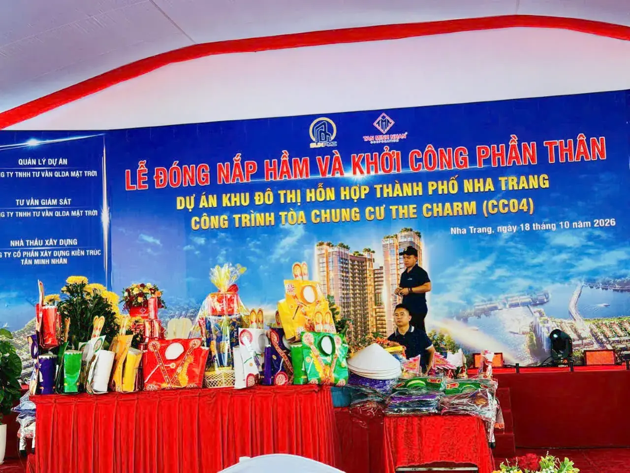 Sân khấu lễ đóng nắp hầm The Charm Charmora City ngày 18/10/2026