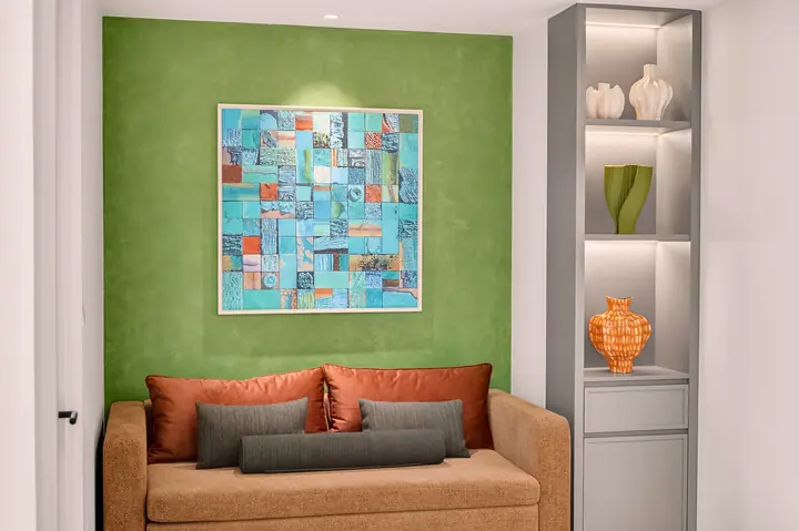 Nhà mẫu căn 1 phòng ngủ Charmora City – phòng đa năng với sofa