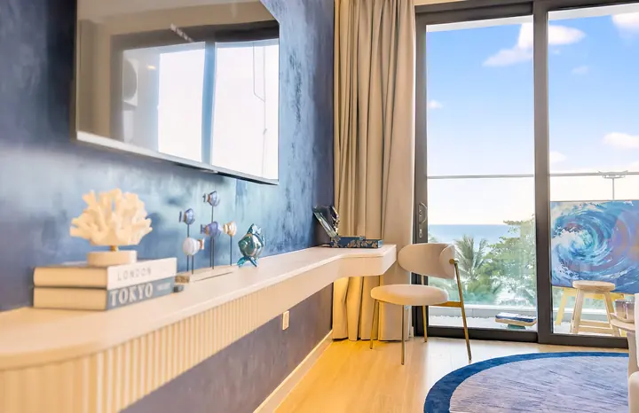 Nhà mẫu căn Studio Charmora City – góc trang trí cạnh ban công