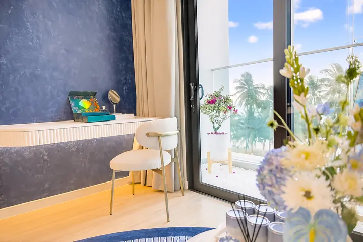 Nhà mẫu căn Studio – góc trang trí cạnh ban công