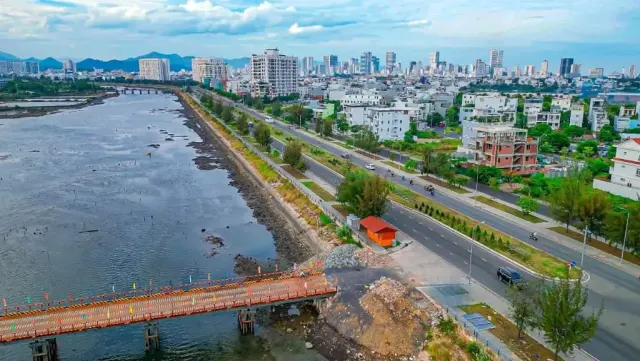 Quan Truong River beside the Charmora City area