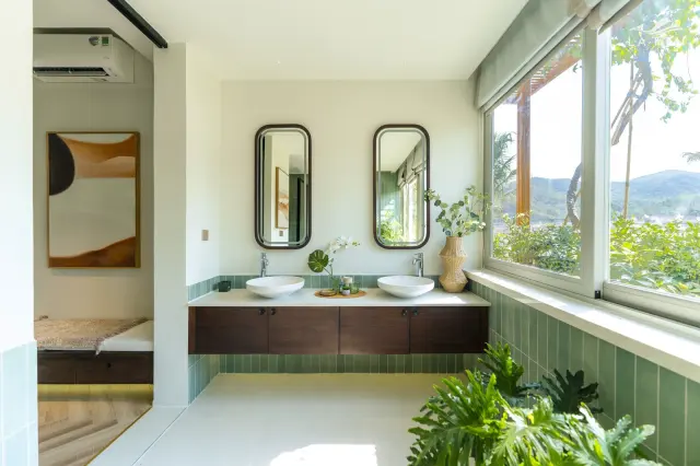 La Tien show villa bathroom