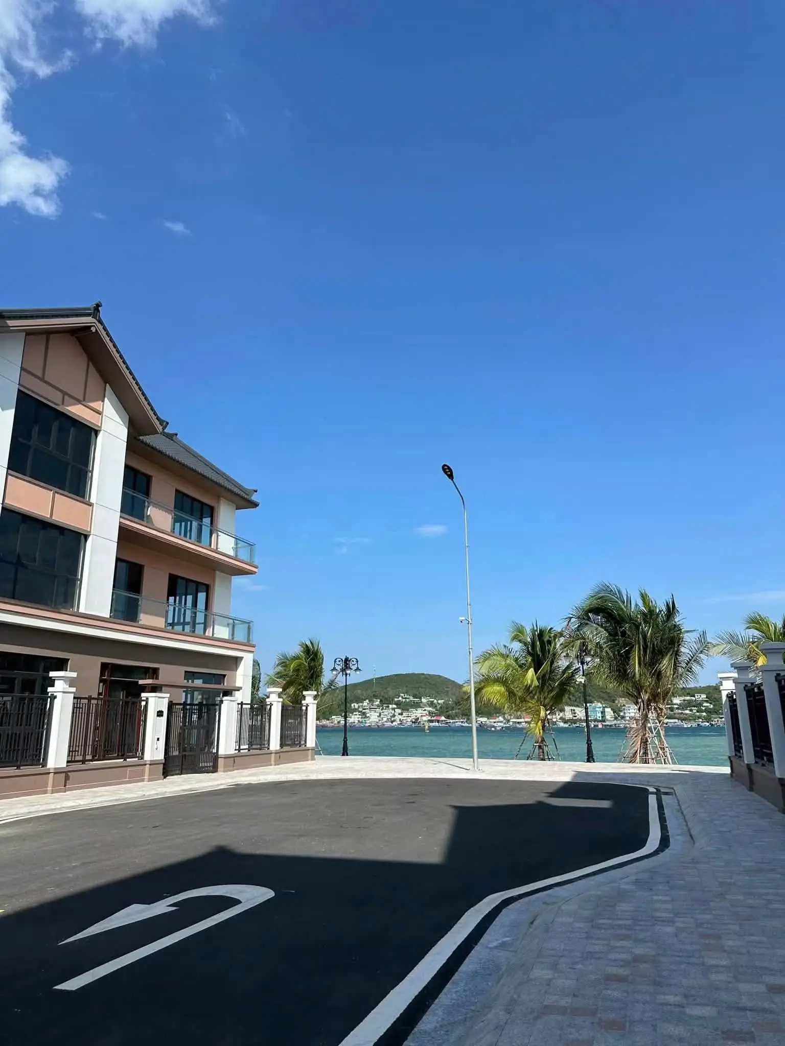 Đường ven biển nội khu Vinhomes Pearl Bay