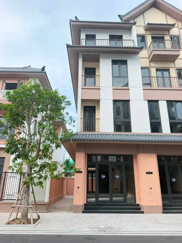 Townhouse facade at Vinhomes Pearl Bay