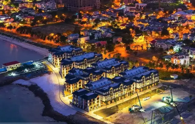 Vinhomes Pearl Bay townhouses at night