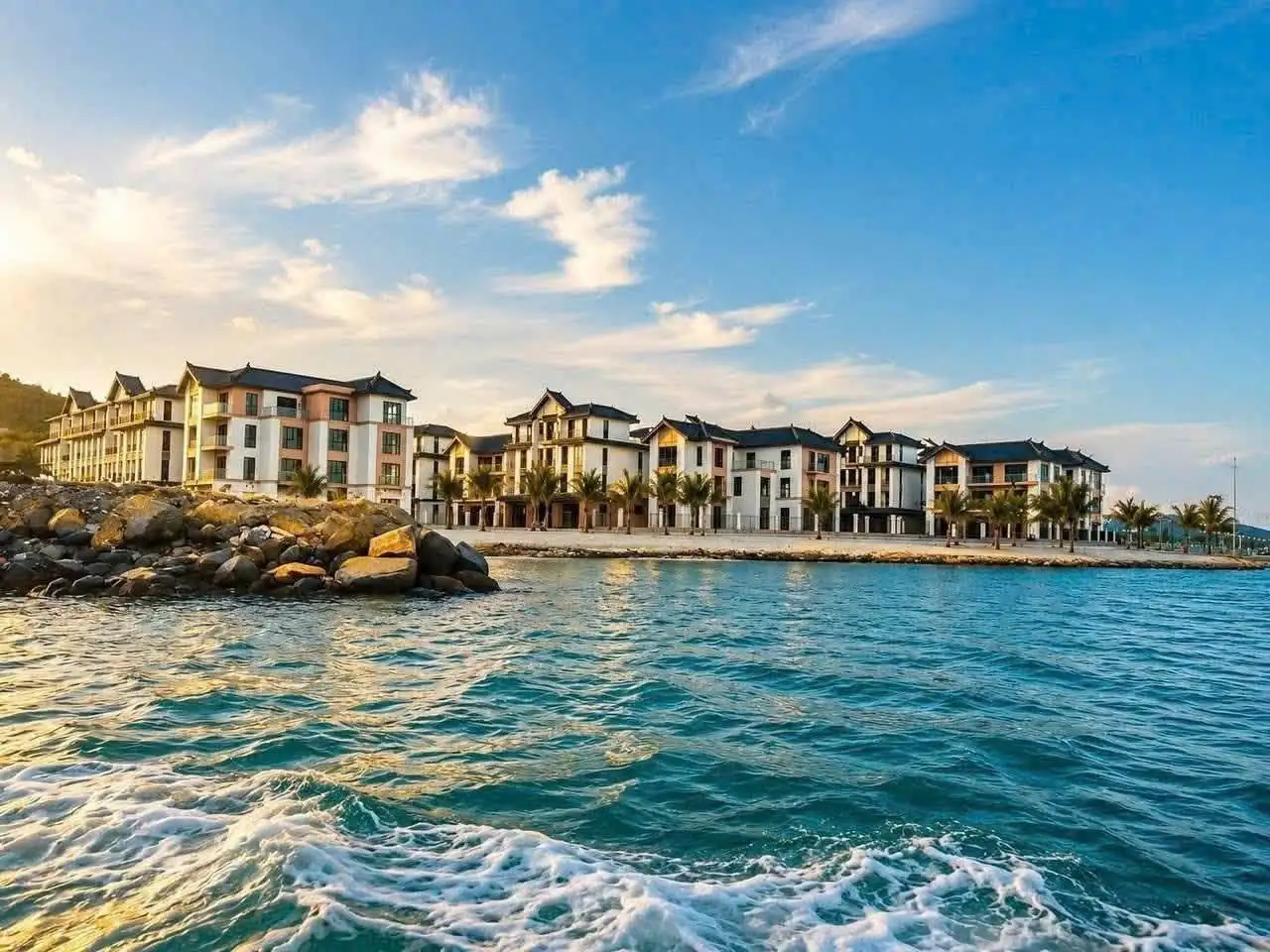 Dự án Vinhomes Pearl Bay nhìn từ phía biển