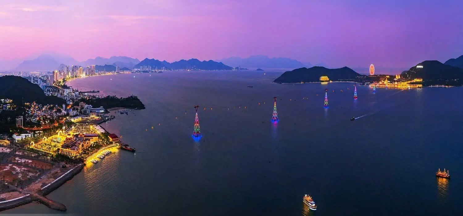 Toàn cảnh vịnh Nha Trang lúc hoàng hôn